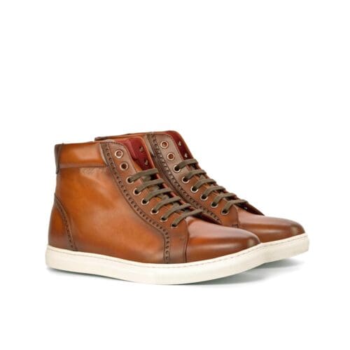hoge sneaker in mediu bruin leer met dunne witte cupzool