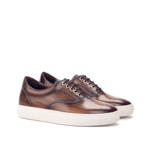Top sider in kalfsleer met een bruin hand geverfd patina