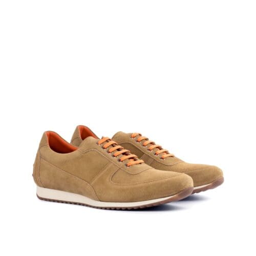 sneaker in camel suede