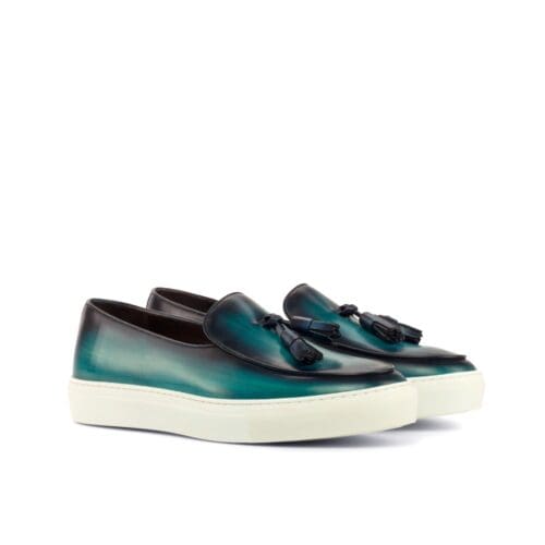 Turquoise patina Belgische sneakers met kwastjes.