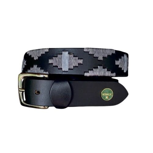 Zwarte polo riem met zilveren gesp en wax garen in twee kleuren grijs.