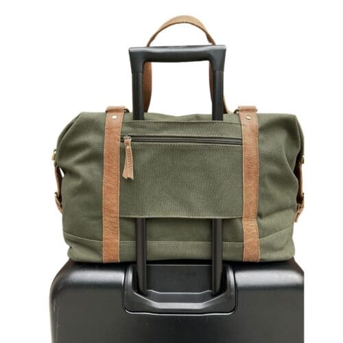 Trolley hoes aan de achterkant van de duffle bag