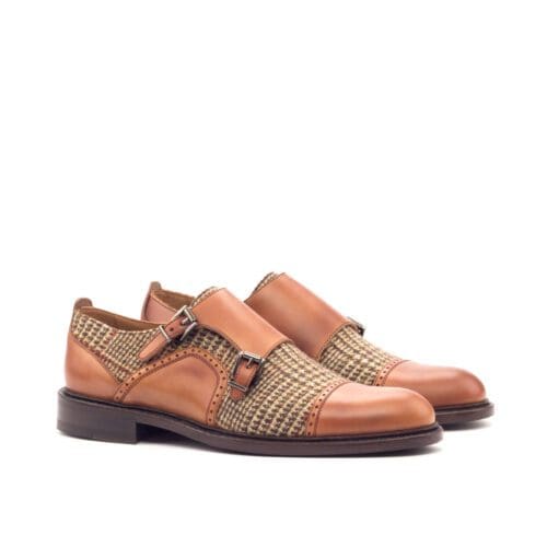 Double monk dames schoen in cognac kalfsleer gecombineerd met tweed stof.