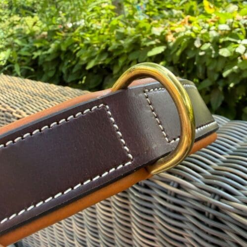 Detail bruin gevoerde halsband