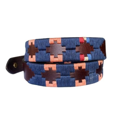 Donkerbruine poloriem met donkerblauw en oranje wasgaren. En de Nederlandse vlag.