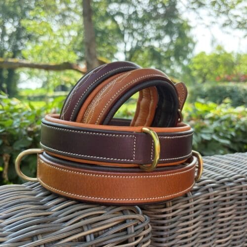 Padded halsbanden in twee kleuren.